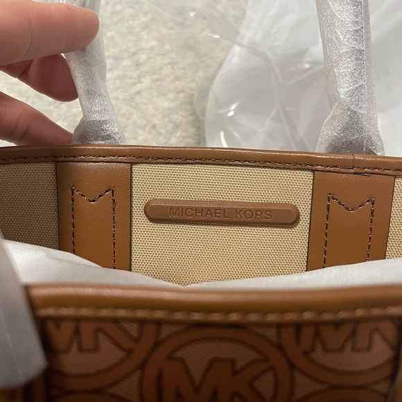 NWT Michael Kors Jodie Small Logo Jacquard Tote Bag In Luggage/Brown Color - Picture 7 of 12